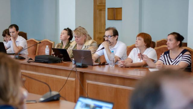 Учасники комітету під час робочої зустрічі